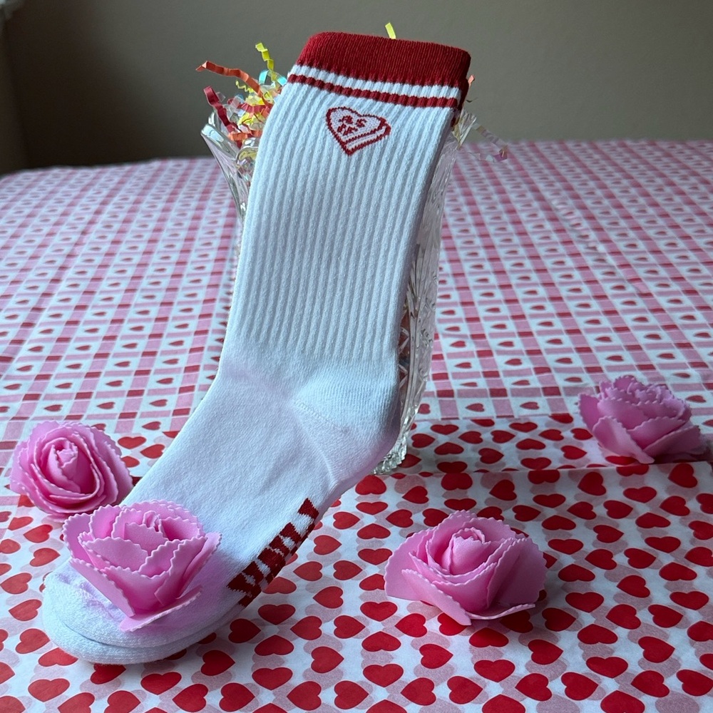 🌹🩷🌹 VICTORIA’S SECRET HEART CREW SOCKS 🌹🩷🌹 NWOT 🌹🩷🌹